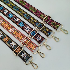 Détails de bandoulières tissées style ethnique avec crochets dorés ajustables