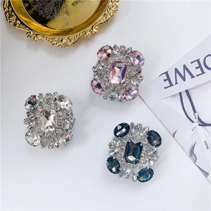 Luxe crystal pop socket featuring large rectangular faux diamond with sparkly rhinestones