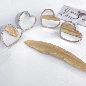 Sparkling heart-shaped diamond phone grip and mirror stand in silver and rose gold