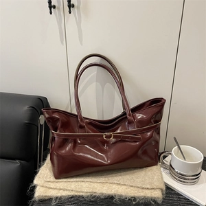Minimalist burgundy large tote bag with gold metal buckle for daily commute