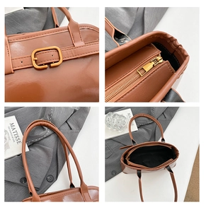 Vue détaillée de la boucle en métal doré et des coutures sur un sac en daim marron