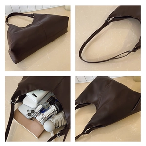 Vues détaillées du grand sac hobo marron foncé montrant la capacité et la texture du cuir PU