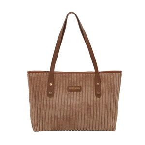 Borsa tote in velluto a coste marrone con spalline in pelle e logo centrale
