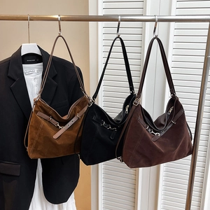 Borsa hobo retrò capiente in tre colori effetto opaco con cinturino decorativo