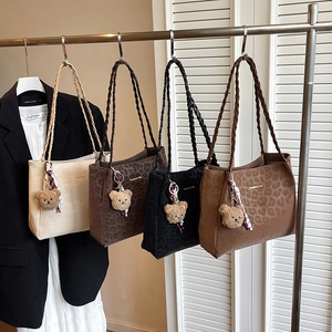 Leopard Print Tote Bag Faux Suede Large Capacity Woven Handle Shoulder Handbag With Bear Charm For Women Fashion Casual