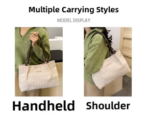 Borsa tote trapuntata con diversi stili di trasporto a mano e a spalla per donne