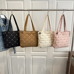Borsa Tote Trapuntata Ricamata Con Fiocco Grande Capacità Borsa A Spalla In Nylon Leggero Per Donna Moda Invernale