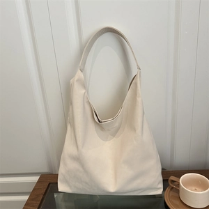 Grand sac fourre-tout crème minimaliste en matière souple avec large bandoulière