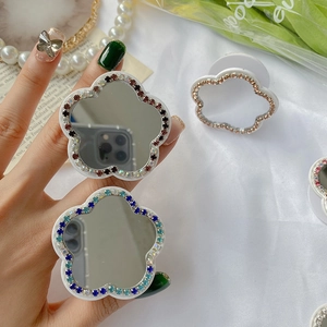 Vue détaillée des supports de téléphone miroir en forme de fleur avec strass colorés