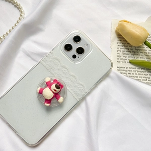 Detailopname van de Lotso-beer houder op een glitter iPhone-hoesje met kanten rand