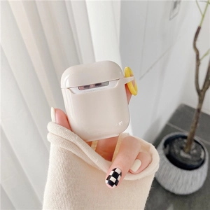Detail view of the cream white silicone earphone case hinge with a yellow ring clip