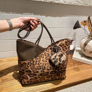 Vintage Leopard Print Tote Bag For Women Large Capacity Suede PU Leather Splicing Handbag With Heart Plush Charm Shoulder Bag