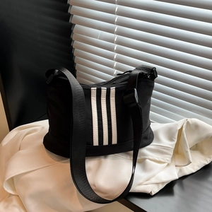 Borsa A Tracolla Sportiva Nylon Oxford Design A Righe Tracolla Larga Regolabile Casual Leggera Viaggio Per Donne