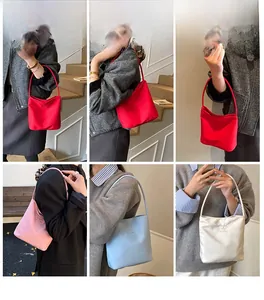 Collage de sacs seaux chic en rouge, rose, bleu et blanc pour loisirs ou soirées