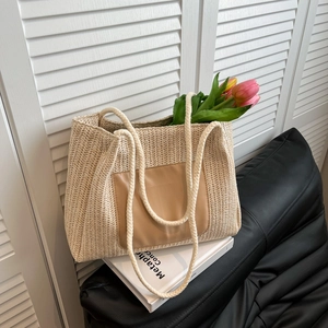 Sac fourre-tout tissé contrasté avec poche en cuir marron et anses en coton