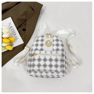Vue de dessus du sac à dos blanc avec motifs M gris et logo métallique doré