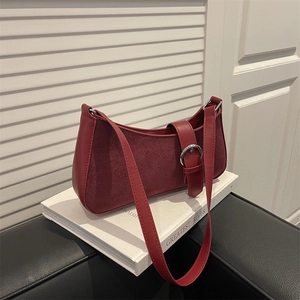 Sac à bandoulière marron rouge rétro en daim et cuir avec boucle argentée