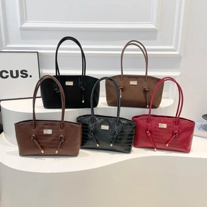 Grand Sac Fourre-Tout Femmes Motif Crocodile Cuir PU Tissu Matelassé Sac À Épaule Commute Sac Sous L'aisselle Décor De Nœud