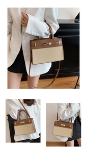 Gros plan du sac rétro en cuir marron et paille beige avec fermoir en métal doré