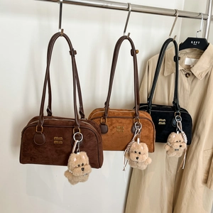 Suede Unterarm Umhängetasche Vintage Ästhetik Baguette Handtasche Mit Plüsch Hund Anhänger Für Frauen Büro Alltag Lässig Mode