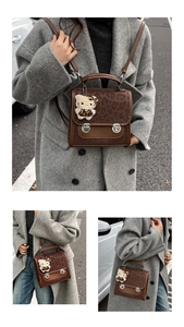 Détails du sac à dos vintage imprimé léopard avec boucles argentées et breloque peluche