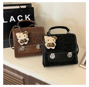 Mini sacs bandoulière imprimé léopard et cuir avec porte-clés peluche kitty