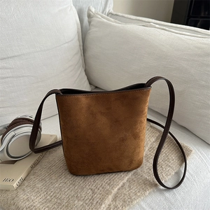 Brown suede bucket shoulder bag for women with minimalist retro design for 2025 autumn winter