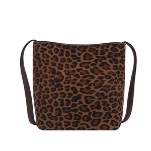 Fashionable leopard print bucket bag with brown strap and spacious trapezoid structure