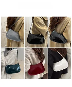 Presentazione dettagliata della borsa a tracolla minimalista in vari colori eleganti