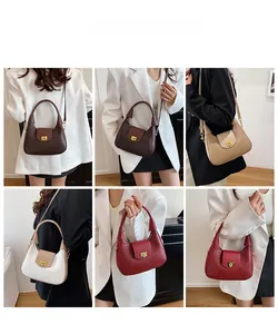 Détails de sacs à main à texture tressée avec fermoirs pivotants dorés en plusieurs tons