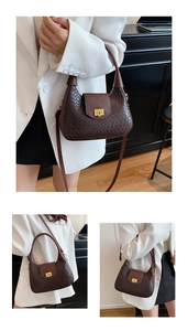 Détail d'un sac à bandoulière tressé marron foncé avec boucle dorée et texture cuir chic