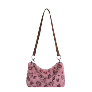 Sac hobo en peluche rose à motif léopard cœur avec doubles chaînes argentées