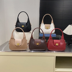 Sac À Épaule En Cuir PU Tissé Pour Femmes Chic Demi-Lune Sac À Bandoulière Avec Boucle Dorée Sac À Main Polyvalent