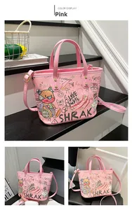 Détails du sac cabas rose graffiti avec ours cartoon et bandoulière réglable