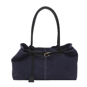 Borsa a spalla retrò in denim blu con cinturini in pelle nera e fibbie dorate eleganti