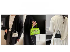 Trois façons de porter un mini sac à main à nœud: bandoulière, main et porté épaule