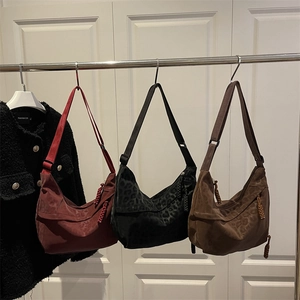 Leopard Print Hobo Bag Women Large Capacity Crescent Shoulder Bag With Adjustable Wide Strap And Woven Zipper Pull