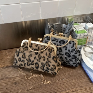 Leopard Print Faux Fur Handbag Vintage Kiss Lock Shoulder Bag With Gold Metal Chain Handle Retro Evening Purse Women