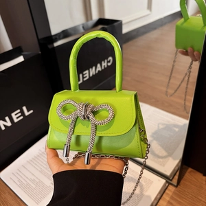 Mini sac à main vert fluo avec nœud en strass, chaîne argentée et poignée à la main