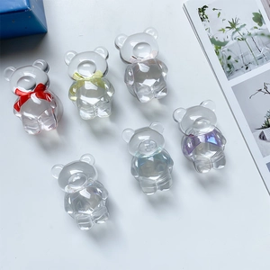 Lot de six supports de téléphone ours en résine avec nœuds colorés sur fond blanc