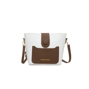 Elegante bolso bombonera bicolor para mujer con bolsillo frontal marrón y bandolera