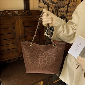 Grand sac cabas imprimé léopard avec bandoulière en chaîne dorée pour le bureau