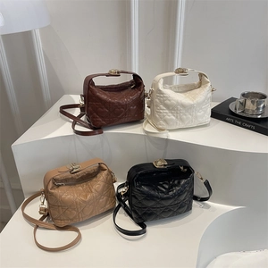 Heart Quilted Shoulder Bag PU Leather Crossbody Handbag For Women Diamond Pattern Elegant Trendy Commuter