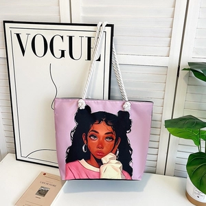 Borsa tote in tela rosa con illustrazione di ragazza e manici in corda bianca