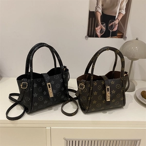 Retro Star Flower Print PU Leather Handbag For Women With Gold Metal Lock Adjustable Shoulder Strap Crossbody Bag