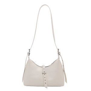 Sac hobo blanc crème minimaliste avec lanières à rivets argentés et bandoulière réglable