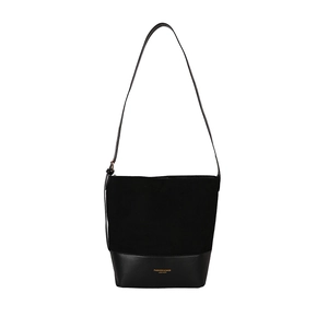 Sac seau noir minimaliste avec textures de cuir mixtes et logo doré pour femme