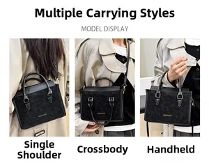 Tre modi per indossare questa borsa nera: a mano, a spalla o a tracolla alla moda