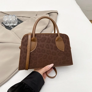 Borsa vintage con stampa leopardata, manici in pelle marrone e tracolla regolabile per donna