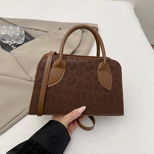 Borsa a mano vintage leopardata con manici in pelle marrone e tracolla regolabile donna